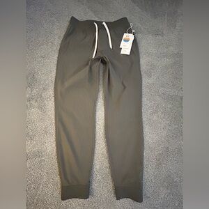 Vuori Men's Green Joggers Small dark olive pants NWT